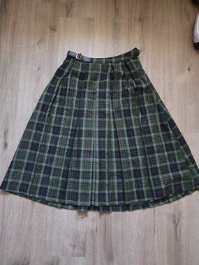 Hot Topic oxford plaid skirt Medium